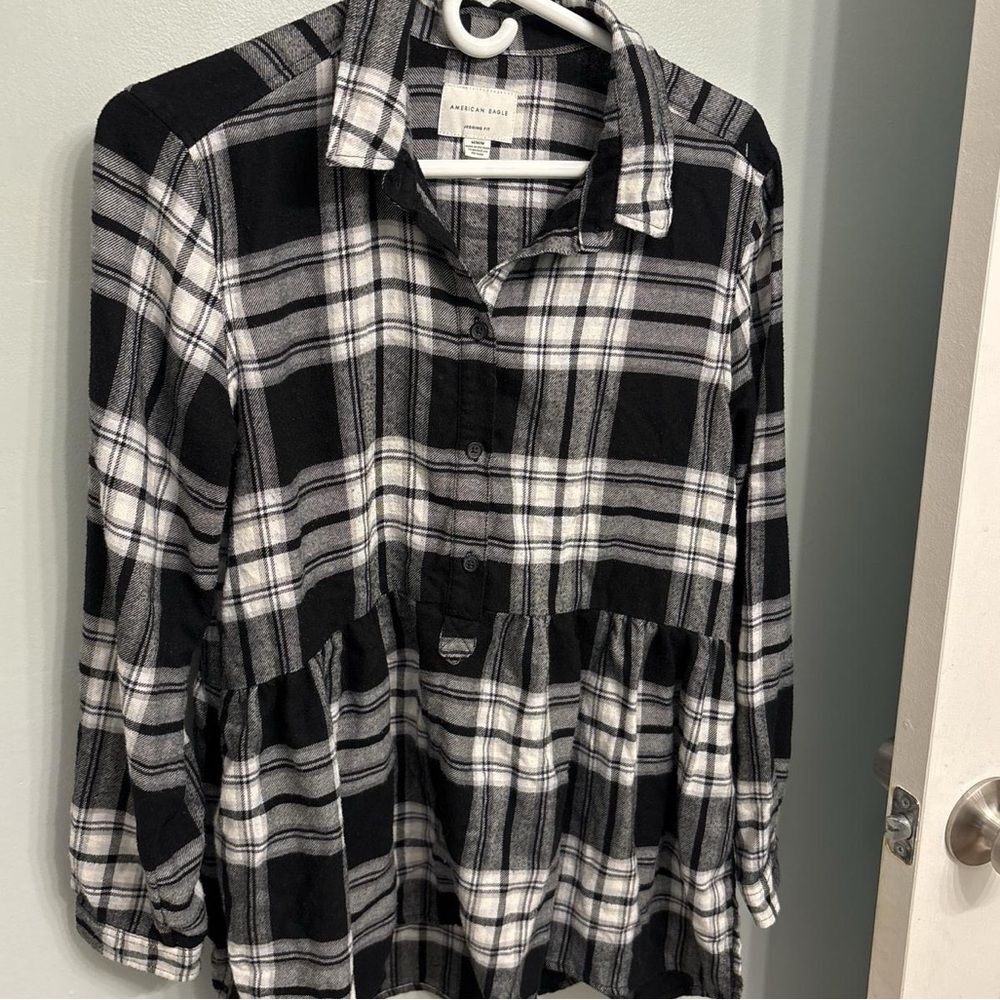 American Eagle Jegging Fit Black and white plaid blouse Size MD